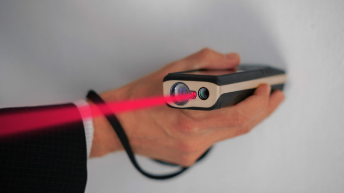 laser rangefinder. measurement of the area of the room with a la